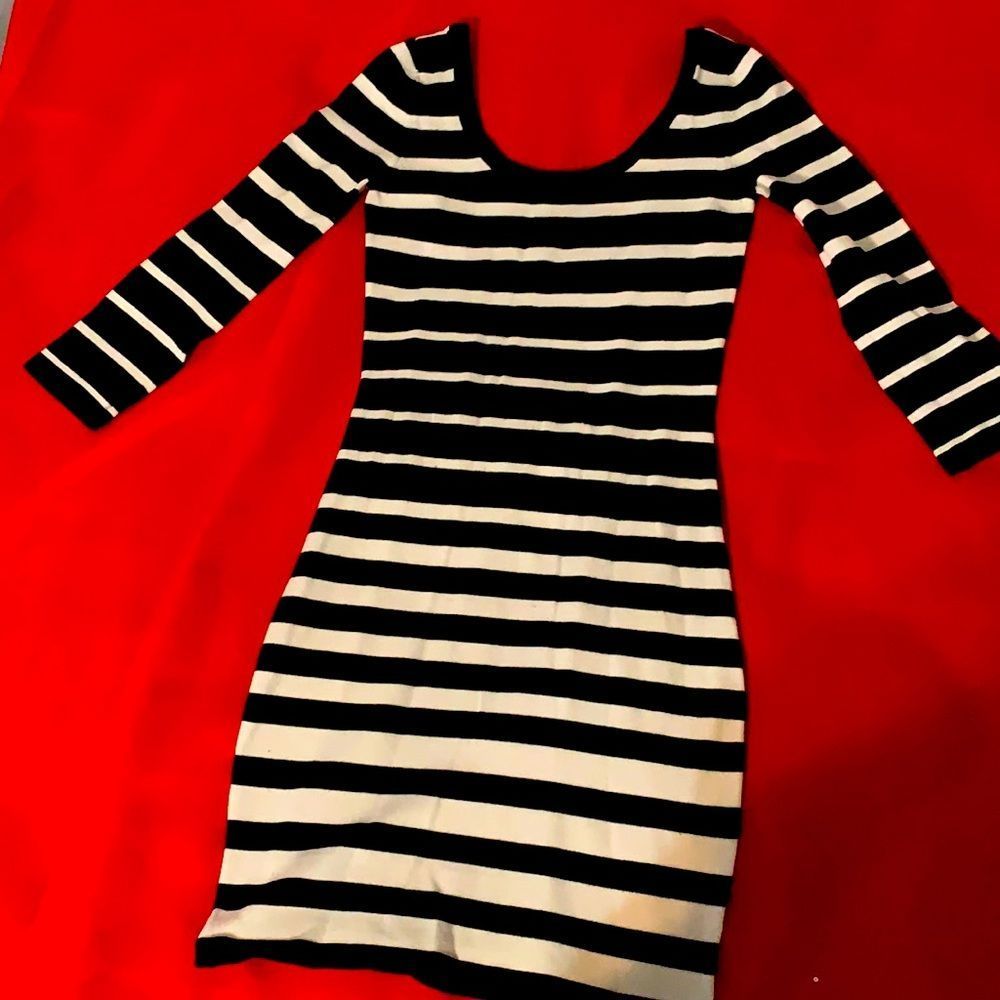 Black and White stripes off shoulders mini sweater dress | Xsmall
